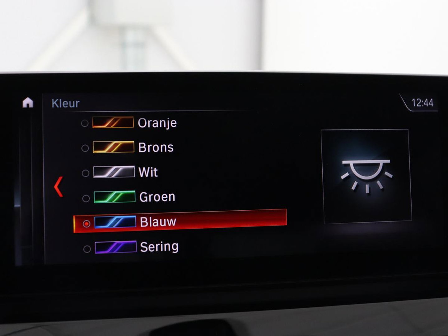 BMW X1 sDrive20i Business Edition Plus | Leder | Head-Up | Trekhaak | Stoelverwarming | Carplay | Sfeerverlichting | Full LED | Navigatie | Sportstoelen | Climate control | Parkeerhulp | Cruise control