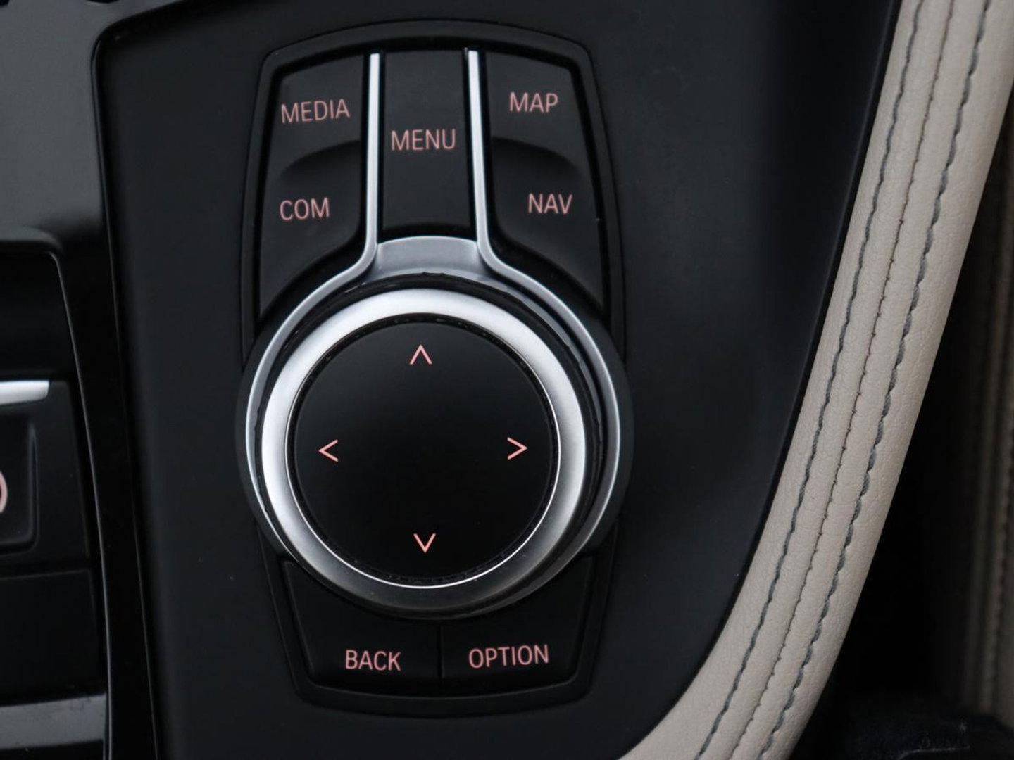 BMW X1 sDrive20i Business Edition Plus | Leder | Head-Up | Trekhaak | Stoelverwarming | Carplay | Sfeerverlichting | Full LED | Navigatie | Sportstoelen | Climate control | Parkeerhulp | Cruise control