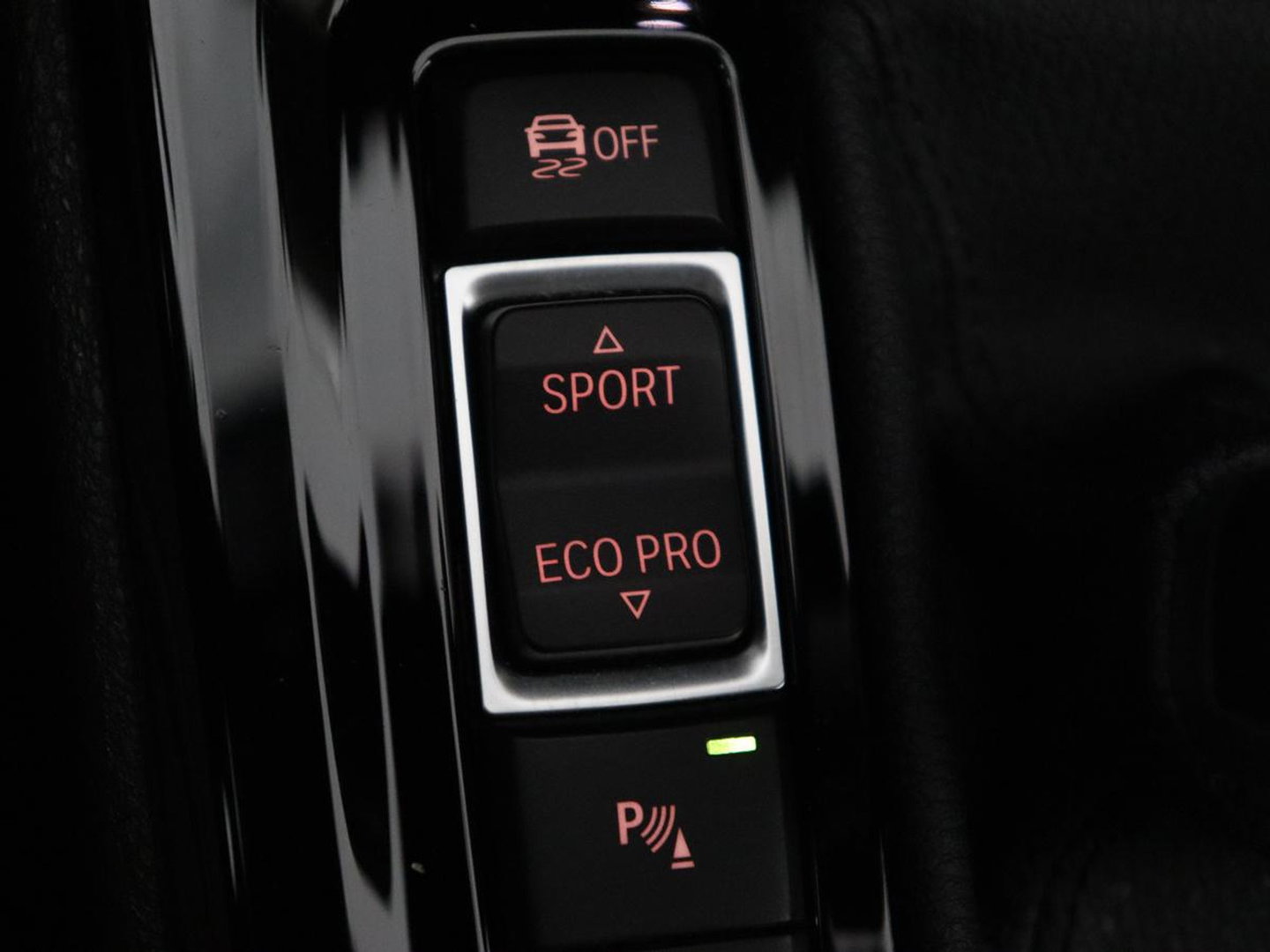 BMW X1 sDrive20i Business Edition Plus | Leder | Head-Up | Trekhaak | Stoelverwarming | Carplay | Sfeerverlichting | Full LED | Navigatie | Sportstoelen | Climate control | Parkeerhulp | Cruise control
