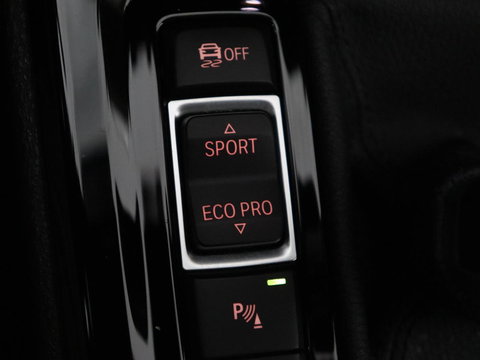BMW X1 sDrive20i Business Edition Plus | Leder | Head-Up | Trekhaak | Stoelverwarming | Carplay | Sfeerverlichting | Full LED | Navigatie | Sportstoelen | Climate control | Parkeerhulp | Cruise control
