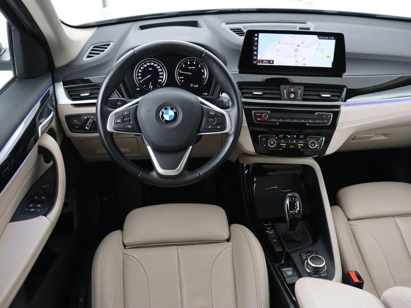 BMW X1 sDrive20i Business Edition Plus | Leder | Head-Up | Trekhaak | Stoelverwarming | Carplay | Sfeerverlichting | Full LED | Navigatie | Sportstoelen | Climate control | Parkeerhulp | Cruise control