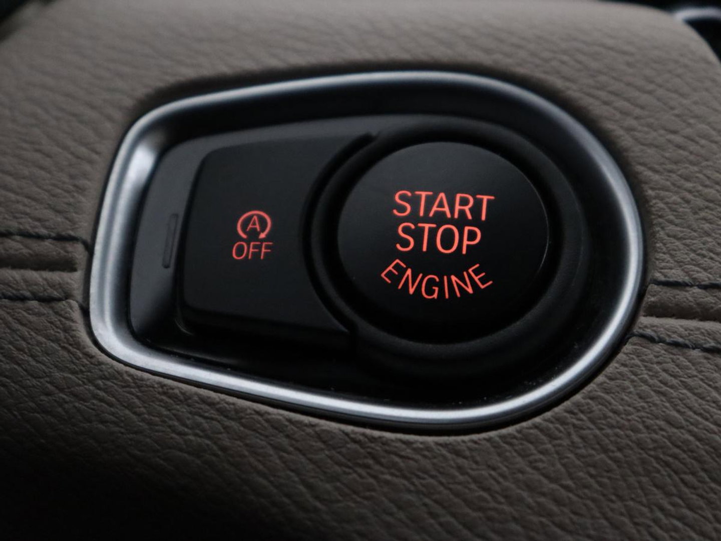 BMW X1 sDrive20i Business Edition Plus | Leder | Head-Up | Trekhaak | Stoelverwarming | Carplay | Sfeerverlichting | Full LED | Navigatie | Sportstoelen | Climate control | Parkeerhulp | Cruise control