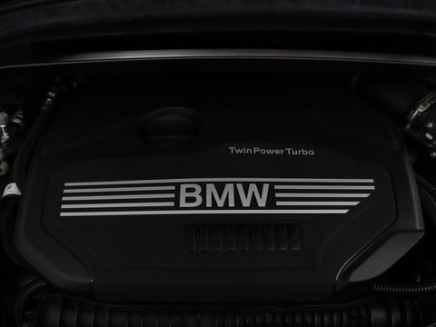 BMW X1 sDrive20i Business Edition Plus | Leder | Head-Up | Trekhaak | Stoelverwarming | Carplay | Sfeerverlichting | Full LED | Navigatie | Sportstoelen | Climate control | Parkeerhulp | Cruise control