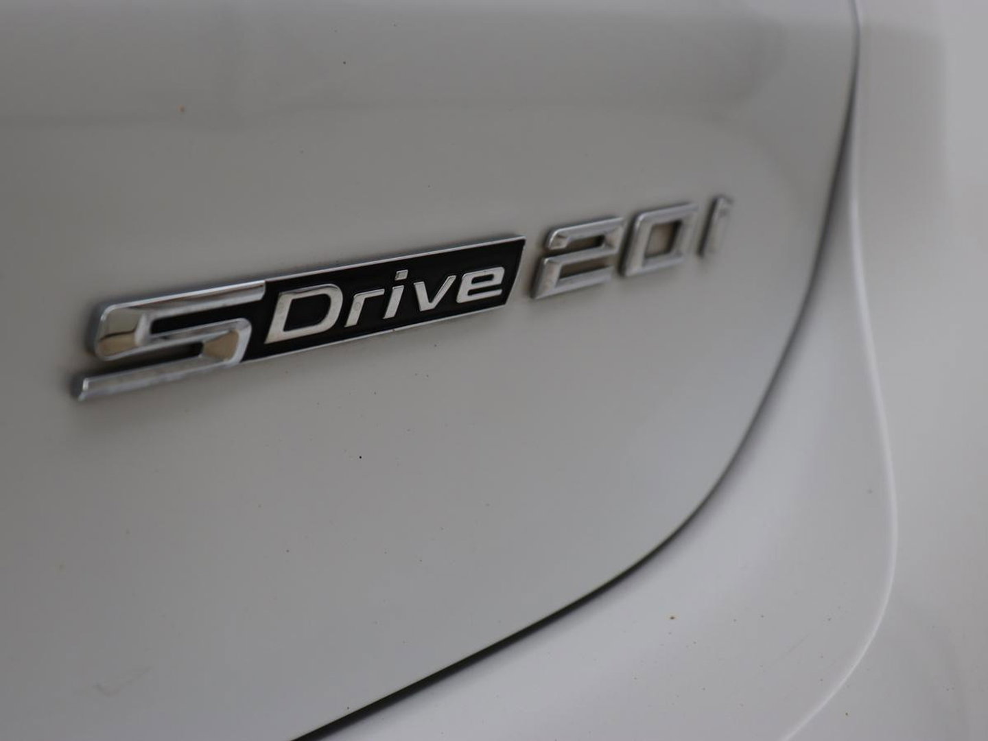 BMW X1 sDrive20i Business Edition Plus | Leder | Head-Up | Trekhaak | Stoelverwarming | Carplay | Sfeerverlichting | Full LED | Navigatie | Sportstoelen | Climate control | Parkeerhulp | Cruise control