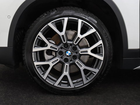 BMW X1 sDrive20i Business Edition Plus | Leder | Head-Up | Trekhaak | Stoelverwarming | Carplay | Sfeerverlichting | Full LED | Navigatie | Sportstoelen | Climate control | Parkeerhulp | Cruise control