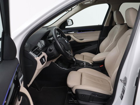 BMW X1 sDrive20i Business Edition Plus | Leder | Head-Up | Trekhaak | Stoelverwarming | Carplay | Sfeerverlichting | Full LED | Navigatie | Sportstoelen | Climate control | Parkeerhulp | Cruise control