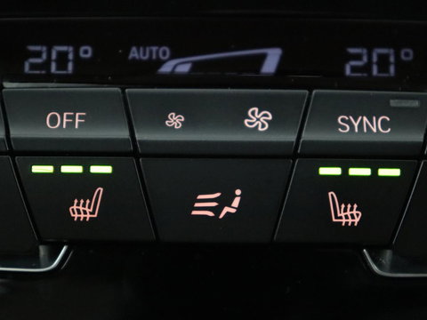 BMW X1 sDrive20i Business Edition Plus | Leder | Head-Up | Trekhaak | Stoelverwarming | Carplay | Sfeerverlichting | Full LED | Navigatie | Sportstoelen | Climate control | Parkeerhulp | Cruise control