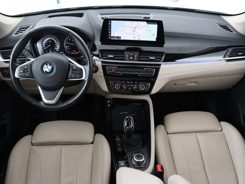 BMW X1 sDrive20i Business Edition Plus | Leder | Head-Up | Trekhaak | Stoelverwarming | Carplay | Sfeerverlichting | Full LED | Navigatie | Sportstoelen | Climate control | Parkeerhulp | Cruise control