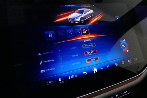 Mercedes-Benz E-Klasse AMG 53 4MATIC+ / 21'' Vossen HFX-1 velgen / AMG Drivers package / Hyperscreen / Panoramadak / Stoelkoeling + verwarming / AMG Performance interieur / Gele gordels / Elektr. verstelbare voorstoelen + memory / Achterasbesturing / Digital Light + projectie /