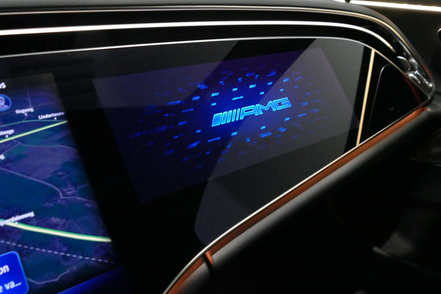 Mercedes-Benz E-Klasse AMG 53 4MATIC+ / 21'' Vossen HFX-1 velgen / AMG Drivers package / Hyperscreen / Panoramadak / Stoelkoeling + verwarming / AMG Performance interieur / Gele gordels / Elektr. verstelbare voorstoelen + memory / Achterasbesturing / Digital Light + projectie /