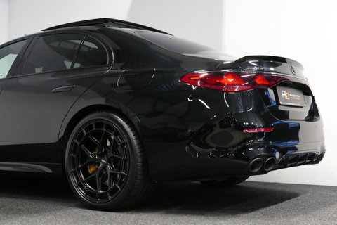 Mercedes-Benz E-Klasse AMG 53 4MATIC+ / 21'' Vossen HFX-1 velgen / AMG Drivers package / Hyperscreen / Panoramadak / Stoelkoeling + verwarming / AMG Performance interieur / Gele gordels / Elektr. verstelbare voorstoelen + memory / Achterasbesturing / Digital Light + projectie /