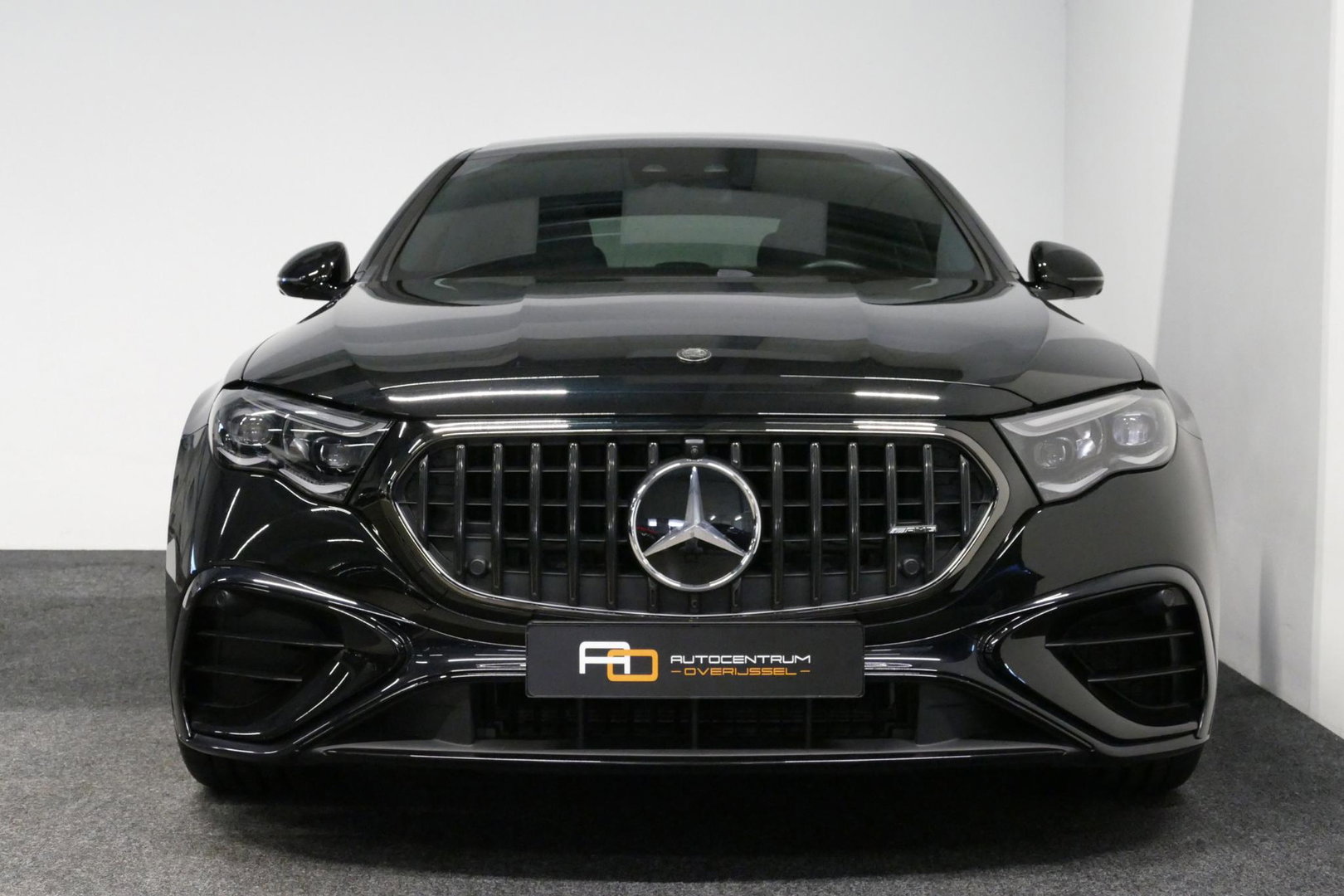 Mercedes-Benz E-Klasse AMG 53 4MATIC+ / 21'' Vossen HFX-1 velgen / AMG Drivers package / Hyperscreen / Panoramadak / Stoelkoeling + verwarming / AMG Performance interieur / Gele gordels / Elektr. verstelbare voorstoelen + memory / Achterasbesturing / Digital Light + projectie /