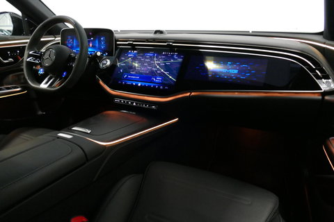 Mercedes-Benz E-Klasse AMG 53 4MATIC+ / 21'' Vossen HFX-1 velgen / AMG Drivers package / Hyperscreen / Panoramadak / Stoelkoeling + verwarming / AMG Performance interieur / Gele gordels / Elektr. verstelbare voorstoelen + memory / Achterasbesturing / Digital Light + projectie /