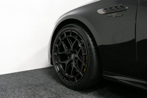 Mercedes-Benz E-Klasse AMG 53 4MATIC+ / 21'' Vossen HFX-1 velgen / AMG Drivers package / Hyperscreen / Panoramadak / Stoelkoeling + verwarming / AMG Performance interieur / Gele gordels / Elektr. verstelbare voorstoelen + memory / Achterasbesturing / Digital Light + projectie /