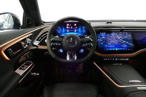Mercedes-Benz E-Klasse AMG 53 4MATIC+ / 21'' Vossen HFX-1 velgen / AMG Drivers package / Hyperscreen / Panoramadak / Stoelkoeling + verwarming / AMG Performance interieur / Gele gordels / Elektr. verstelbare voorstoelen + memory / Achterasbesturing / Digital Light + projectie /