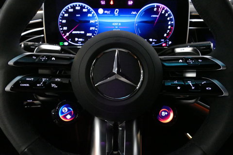 Mercedes-Benz E-Klasse AMG 53 4MATIC+ / 21'' Vossen HFX-1 velgen / AMG Drivers package / Hyperscreen / Panoramadak / Stoelkoeling + verwarming / AMG Performance interieur / Gele gordels / Elektr. verstelbare voorstoelen + memory / Achterasbesturing / Digital Light + projectie /