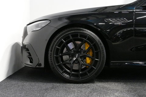 Mercedes-Benz E-Klasse AMG 53 4MATIC+ / 21'' Vossen HFX-1 velgen / AMG Drivers package / Hyperscreen / Panoramadak / Stoelkoeling + verwarming / AMG Performance interieur / Gele gordels / Elektr. verstelbare voorstoelen + memory / Achterasbesturing / Digital Light + projectie /