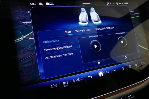 Mercedes-Benz E-Klasse AMG 53 4MATIC+ / 21'' Vossen HFX-1 velgen / AMG Drivers package / Hyperscreen / Panoramadak / Stoelkoeling + verwarming / AMG Performance interieur / Gele gordels / Elektr. verstelbare voorstoelen + memory / Achterasbesturing / Digital Light + projectie /