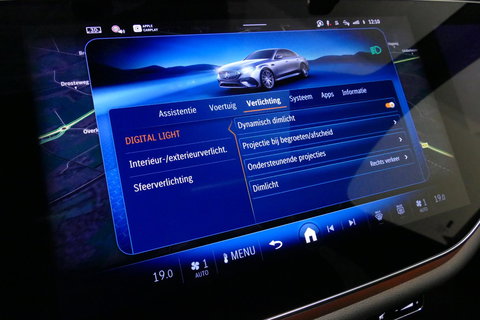 Mercedes-Benz E-Klasse AMG 53 4MATIC+ / 21'' Vossen HFX-1 velgen / AMG Drivers package / Hyperscreen / Panoramadak / Stoelkoeling + verwarming / AMG Performance interieur / Gele gordels / Elektr. verstelbare voorstoelen + memory / Achterasbesturing / Digital Light + projectie /