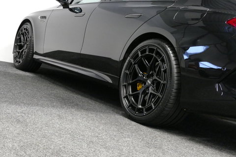 Mercedes-Benz E-Klasse AMG 53 4MATIC+ / 21'' Vossen HFX-1 velgen / AMG Drivers package / Hyperscreen / Panoramadak / Stoelkoeling + verwarming / AMG Performance interieur / Gele gordels / Elektr. verstelbare voorstoelen + memory / Achterasbesturing / Digital Light + projectie /