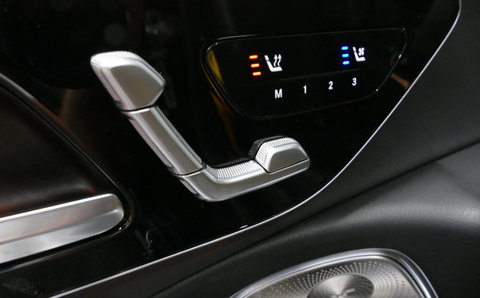 Mercedes-Benz E-Klasse AMG 53 4MATIC+ / 21'' Vossen HFX-1 velgen / AMG Drivers package / Hyperscreen / Panoramadak / Stoelkoeling + verwarming / AMG Performance interieur / Gele gordels / Elektr. verstelbare voorstoelen + memory / Achterasbesturing / Digital Light + projectie /
