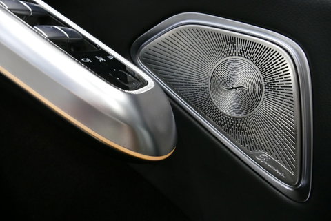 Mercedes-Benz E-Klasse AMG 53 4MATIC+ / 21'' Vossen HFX-1 velgen / AMG Drivers package / Hyperscreen / Panoramadak / Stoelkoeling + verwarming / AMG Performance interieur / Gele gordels / Elektr. verstelbare voorstoelen + memory / Achterasbesturing / Digital Light + projectie /