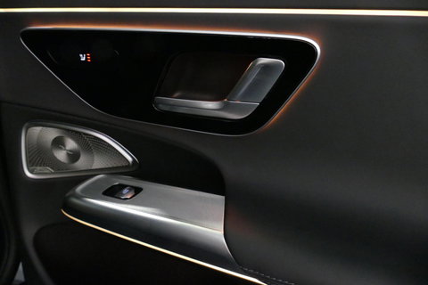 Mercedes-Benz E-Klasse AMG 53 4MATIC+ / 21'' Vossen HFX-1 velgen / AMG Drivers package / Hyperscreen / Panoramadak / Stoelkoeling + verwarming / AMG Performance interieur / Gele gordels / Elektr. verstelbare voorstoelen + memory / Achterasbesturing / Digital Light + projectie /