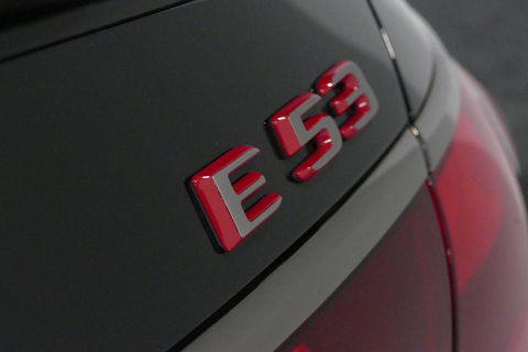 Mercedes-Benz E-Klasse AMG 53 4MATIC+ / 21'' Vossen HFX-1 velgen / AMG Drivers package / Hyperscreen / Panoramadak / Stoelkoeling + verwarming / AMG Performance interieur / Gele gordels / Elektr. verstelbare voorstoelen + memory / Achterasbesturing / Digital Light + projectie /
