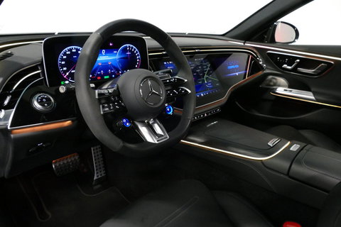 Mercedes-Benz E-Klasse AMG 53 4MATIC+ / 21'' Vossen HFX-1 velgen / AMG Drivers package / Hyperscreen / Panoramadak / Stoelkoeling + verwarming / AMG Performance interieur / Gele gordels / Elektr. verstelbare voorstoelen + memory / Achterasbesturing / Digital Light + projectie /