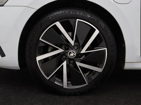 Škoda Octavia 1.4 TSI iV PHEV Business Edition | Adaptive cruise | Stuurverwarming | Carplay | Navigatie | Keyless | Full LED | Virtual Cockpit | Parkeerhulp | Climate control | Plug In