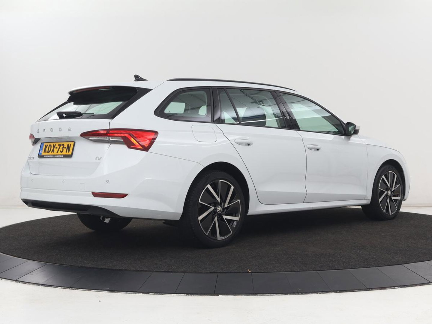 Škoda Octavia 1.4 TSI iV PHEV Business Edition | Adaptive cruise | Stuurverwarming | Carplay | Navigatie | Keyless | Full LED | Virtual Cockpit | Parkeerhulp | Climate control | Plug In