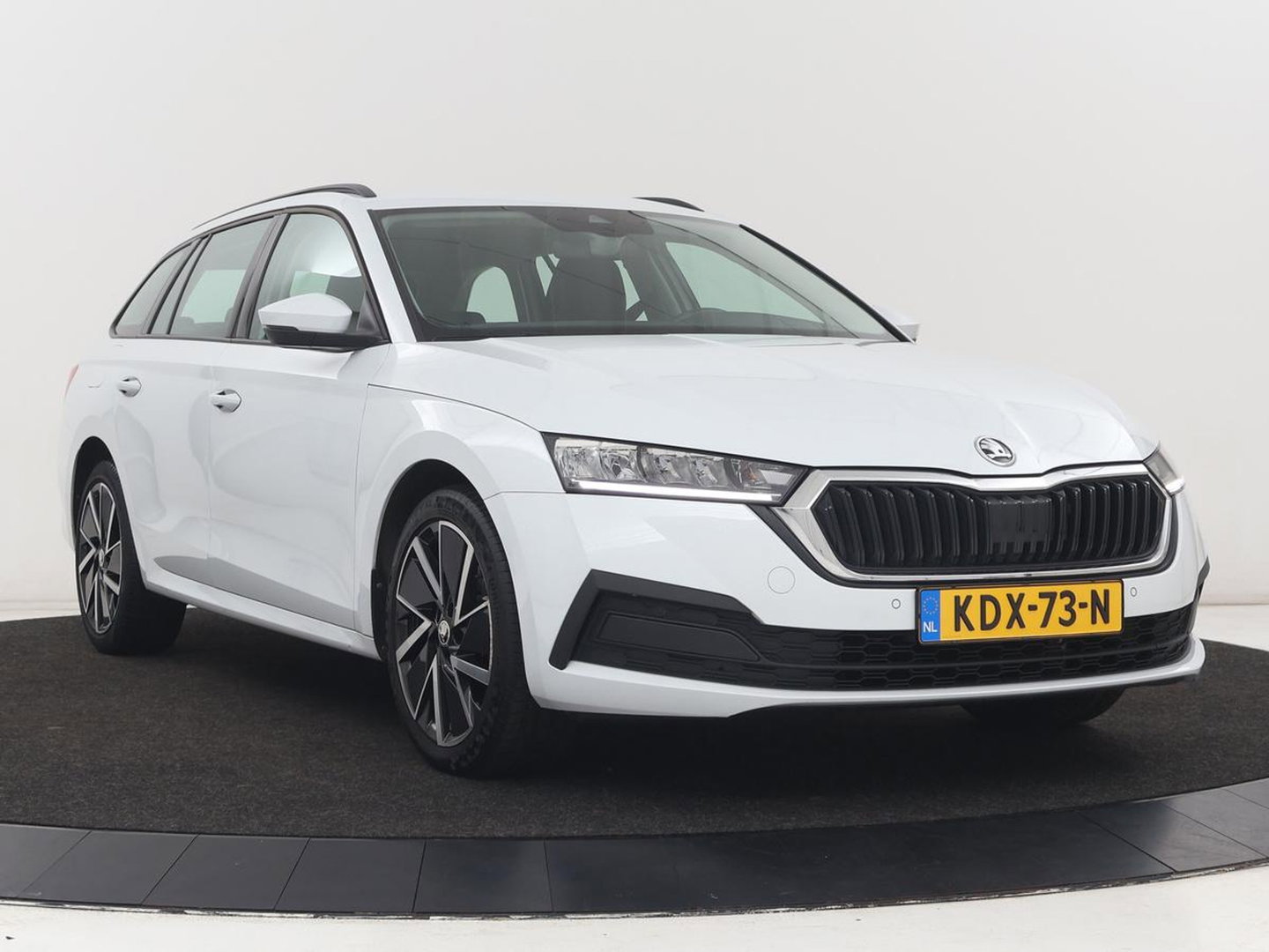 Škoda Octavia 1.4 TSI iV PHEV Business Edition | Adaptive cruise | Stuurverwarming | Carplay | Navigatie | Keyless | Full LED | Virtual Cockpit | Parkeerhulp | Climate control | Plug In
