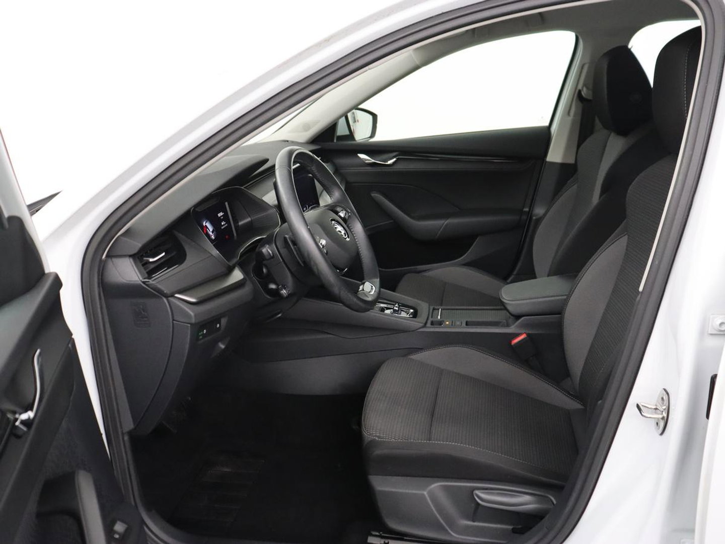 Škoda Octavia 1.4 TSI iV PHEV Business Edition | Adaptive cruise | Stuurverwarming | Carplay | Navigatie | Keyless | Full LED | Virtual Cockpit | Parkeerhulp | Climate control | Plug In