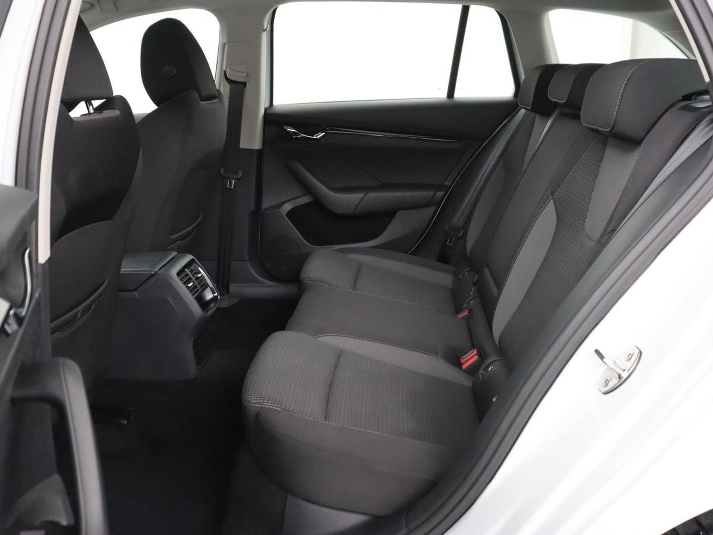 Škoda Octavia 1.4 TSI iV PHEV Business Edition | Adaptive cruise | Stuurverwarming | Carplay | Navigatie | Keyless | Full LED | Virtual Cockpit | Parkeerhulp | Climate control | Plug In