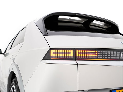 Hyundai IONIQ 5 Lounge 73kWh [ 3-Fase ] {SOH-97%} (INCL-BTW) Aut *HEATPUMP | LEATHER | PREMIUM-AUDIO | FULL-LED | ADAPTIVE-CRUISE | BLINDSPOT | DIGI-COCKPIT | AMBIENTLIGHT | DAB | SHIFTPADDLES | HEAD-UP | NAVI-FULLMAP | KEYLESS | ...