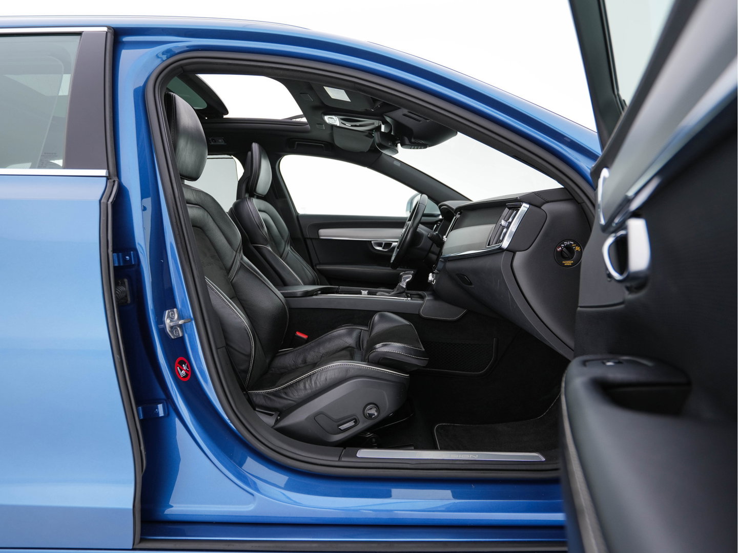 Volvo V90 2.0 D4 R-Design Aut. *PANO | HEAD-UP | LEATHER-MICROFIBRE | FULL-LED | TOP-VIEW | BLINDSPOT | HEATED-SPORTSEATS | DIGI-COCKPIT | NAVI-FULLMAP | KEYLESS | ECC | PDC | CRUISE | TOWBAR | 18''ALU*