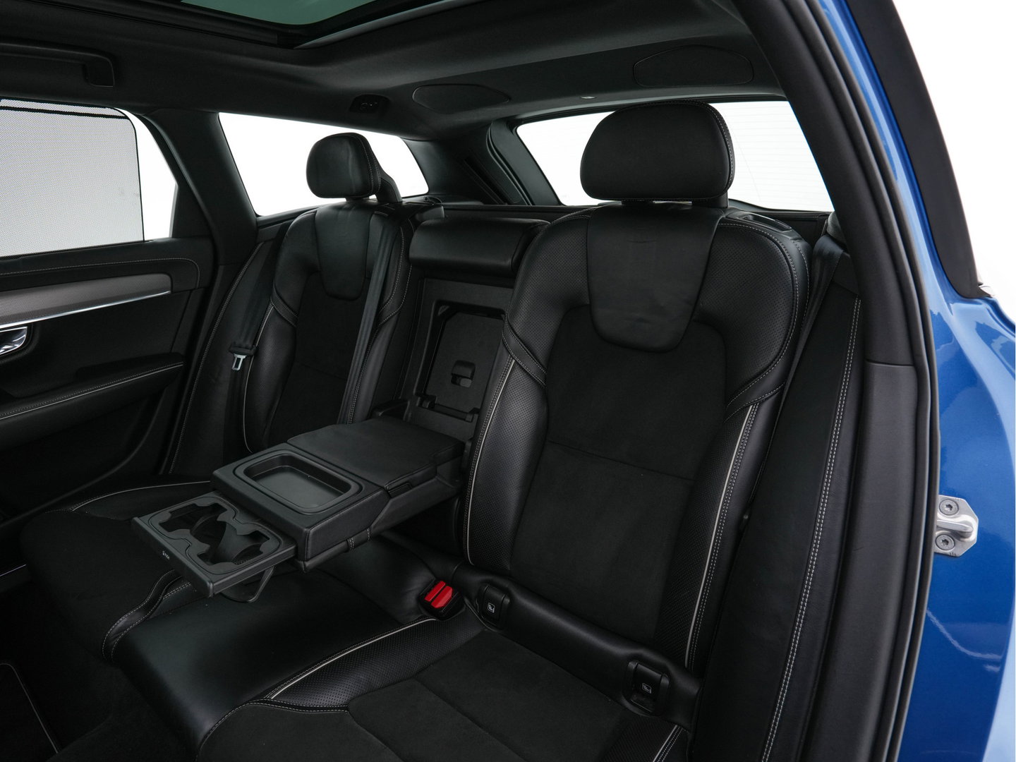 Volvo V90 2.0 D4 R-Design Aut. *PANO | HEAD-UP | LEATHER-MICROFIBRE | FULL-LED | TOP-VIEW | BLINDSPOT | HEATED-SPORTSEATS | DIGI-COCKPIT | NAVI-FULLMAP | KEYLESS | ECC | PDC | CRUISE | TOWBAR | 18''ALU*