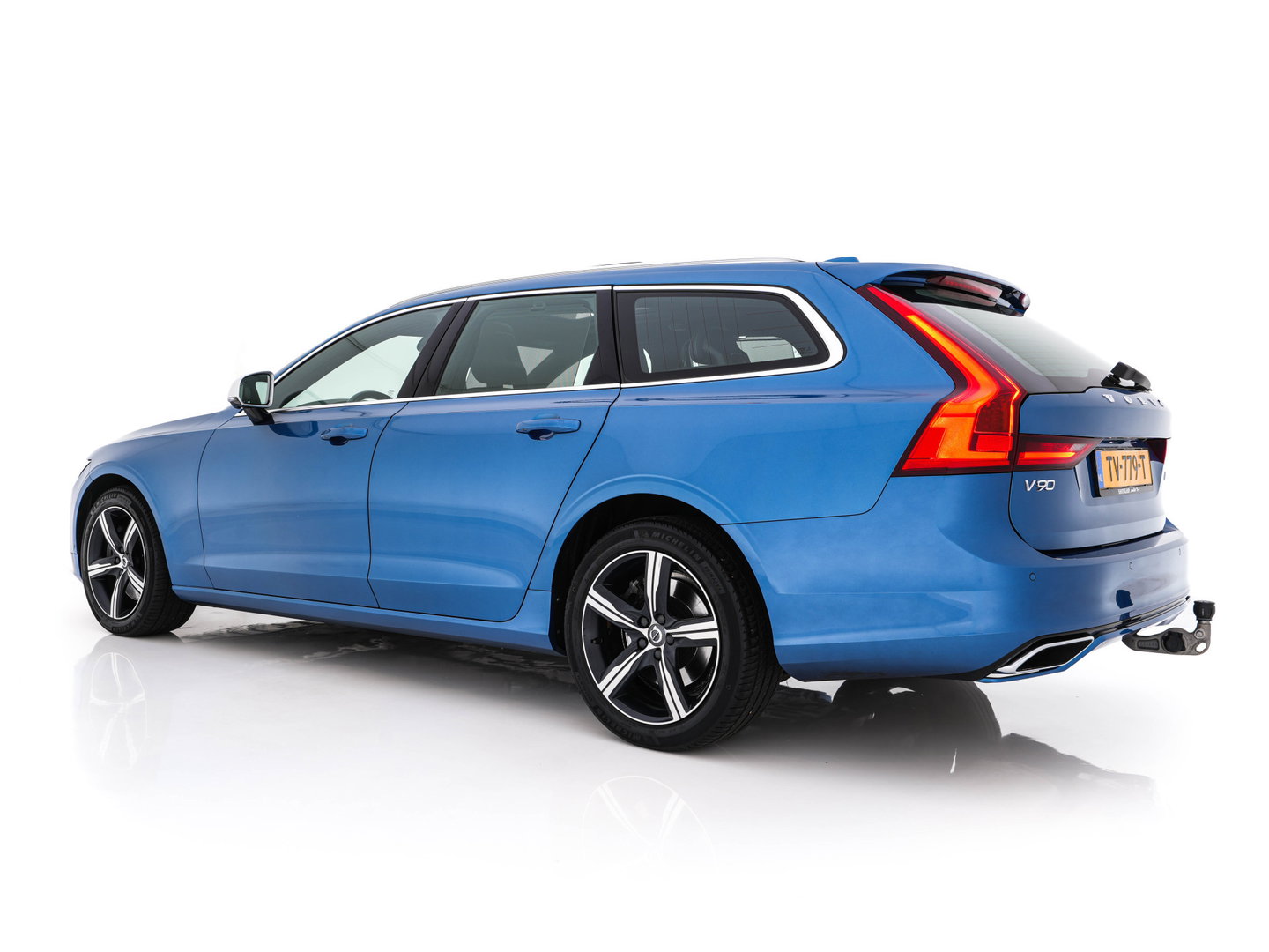 Volvo V90 2.0 D4 R-Design Aut. *PANO | HEAD-UP | LEATHER-MICROFIBRE | FULL-LED | TOP-VIEW | BLINDSPOT | HEATED-SPORTSEATS | DIGI-COCKPIT | NAVI-FULLMAP | KEYLESS | ECC | PDC | CRUISE | TOWBAR | 18''ALU*