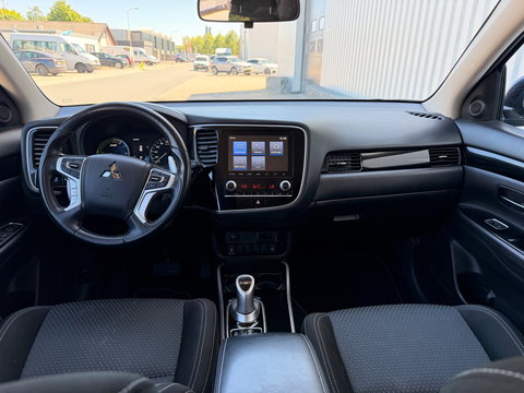 Mitsubishi Outlander 2.4 PHEV 240PK AWD PURE PLUG IN HYBRIDE CAMERA CARPLAY LED-XENON