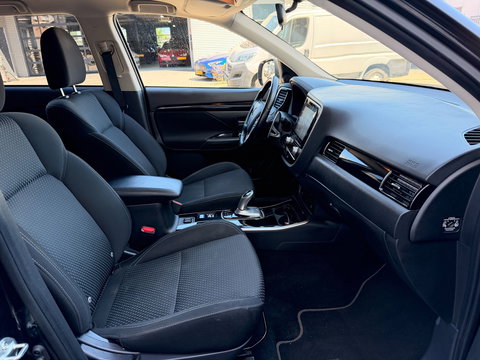 Mitsubishi Outlander 2.4 PHEV 240PK AWD PURE PLUG IN HYBRIDE CAMERA CARPLAY LED-XENON