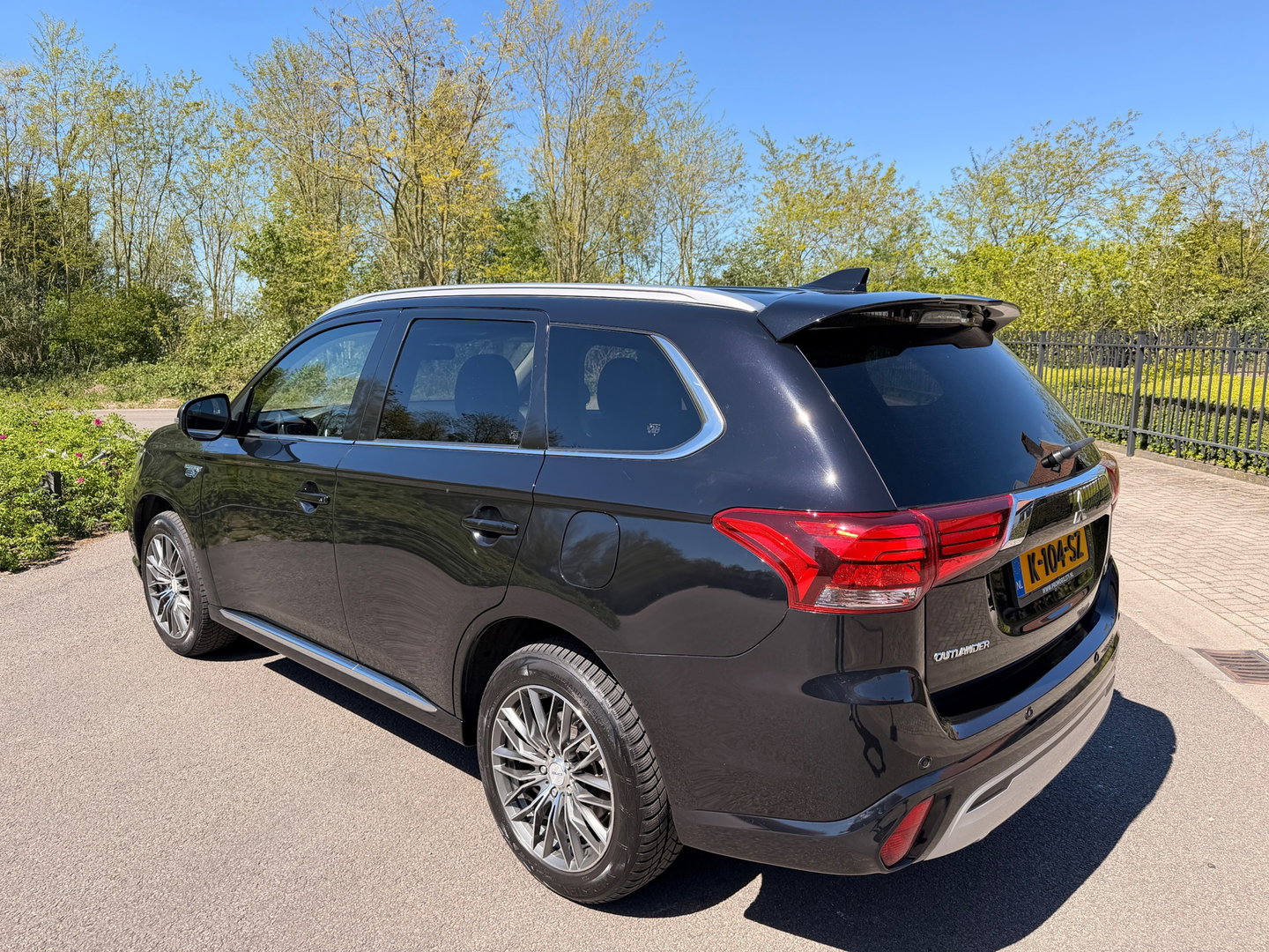 Mitsubishi Outlander 2.4 PHEV 240PK AWD PURE PLUG IN HYBRIDE CAMERA CARPLAY LED-XENON