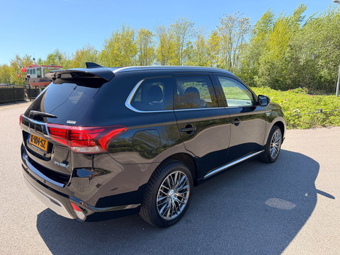 Mitsubishi Outlander 2.4 PHEV 240PK AWD PURE PLUG IN HYBRIDE CAMERA CARPLAY LED-XENON
