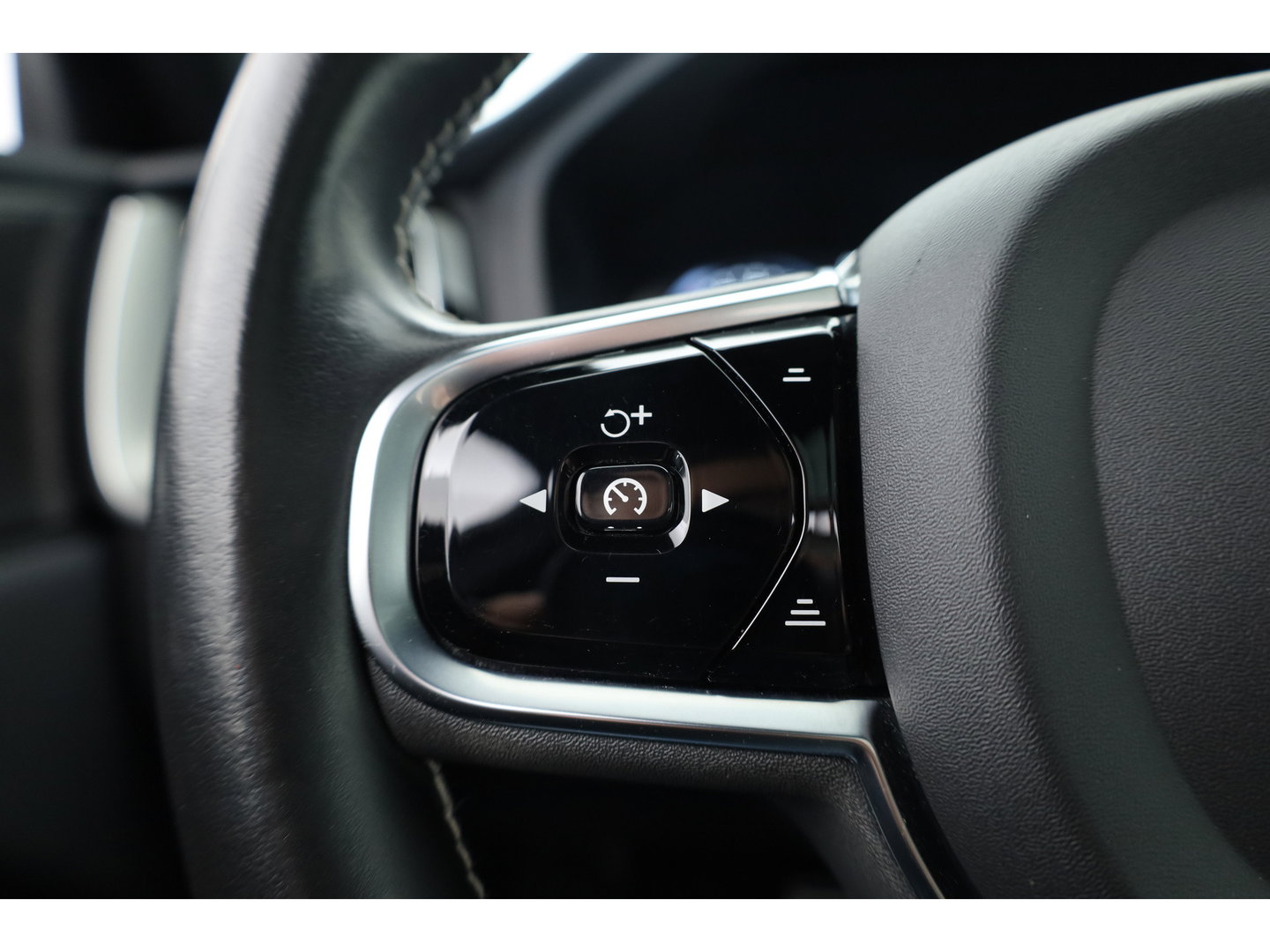 Volvo XC60 2.0 Recharge T6 AWD R-Design | Pano| H&K Audio | Blis | ACC | 360 Camera | Head up | stoel 4 & stuur verw. |