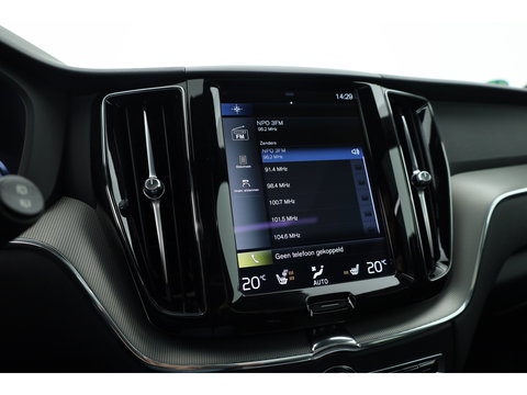 Volvo XC60 2.0 Recharge T6 AWD R-Design | Pano| H&K Audio | Blis | ACC | 360 Camera | Head up | stoel 4 & stuur verw. |