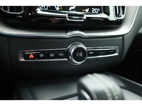 Volvo XC60 2.0 Recharge T6 AWD R-Design | Pano| H&K Audio | Blis | ACC | 360 Camera | Head up | stoel 4 & stuur verw. |