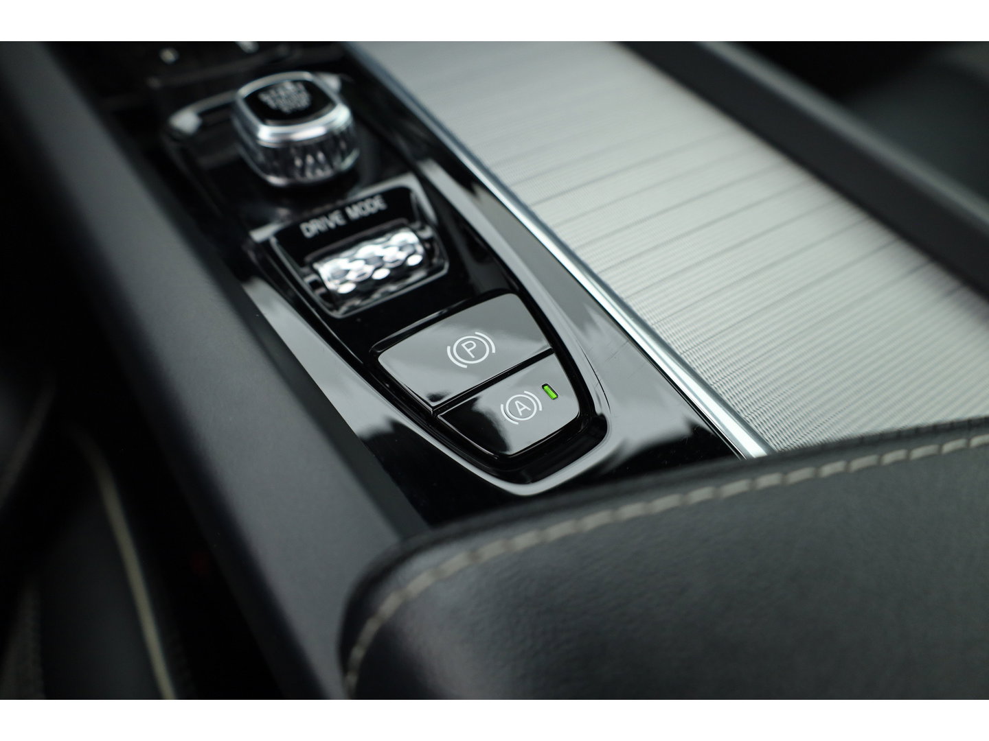 Volvo XC60 2.0 Recharge T6 AWD R-Design | Pano| H&K Audio | Blis | ACC | 360 Camera | Head up | stoel 4 & stuur verw. |