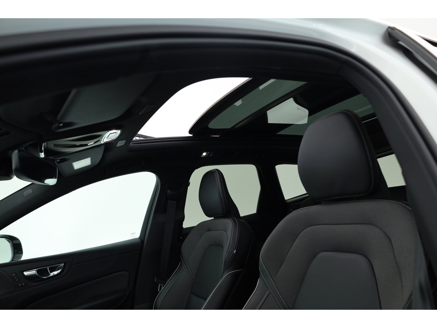 Volvo XC60 2.0 Recharge T6 AWD R-Design | Pano| H&K Audio | Blis | ACC | 360 Camera | Head up | stoel 4 & stuur verw. |