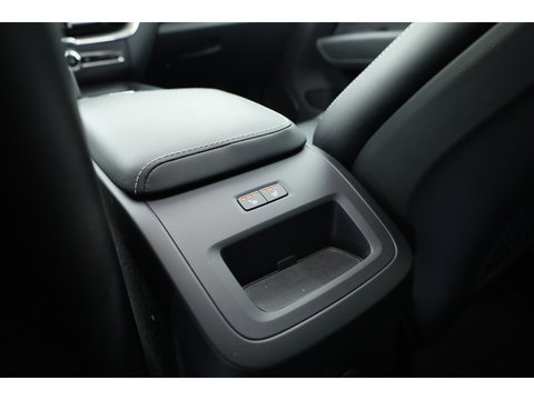Volvo XC60 2.0 Recharge T6 AWD R-Design | Pano| H&K Audio | Blis | ACC | 360 Camera | Head up | stoel 4 & stuur verw. |