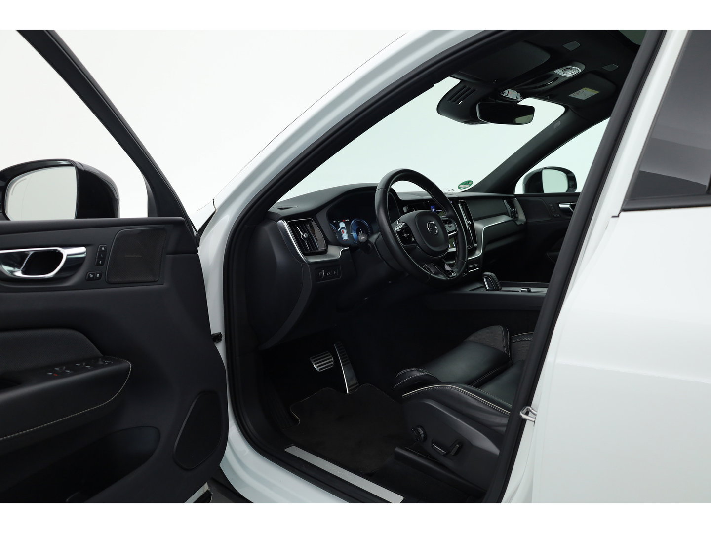 Volvo XC60 2.0 Recharge T6 AWD R-Design | Pano| H&K Audio | Blis | ACC | 360 Camera | Head up | stoel 4 & stuur verw. |