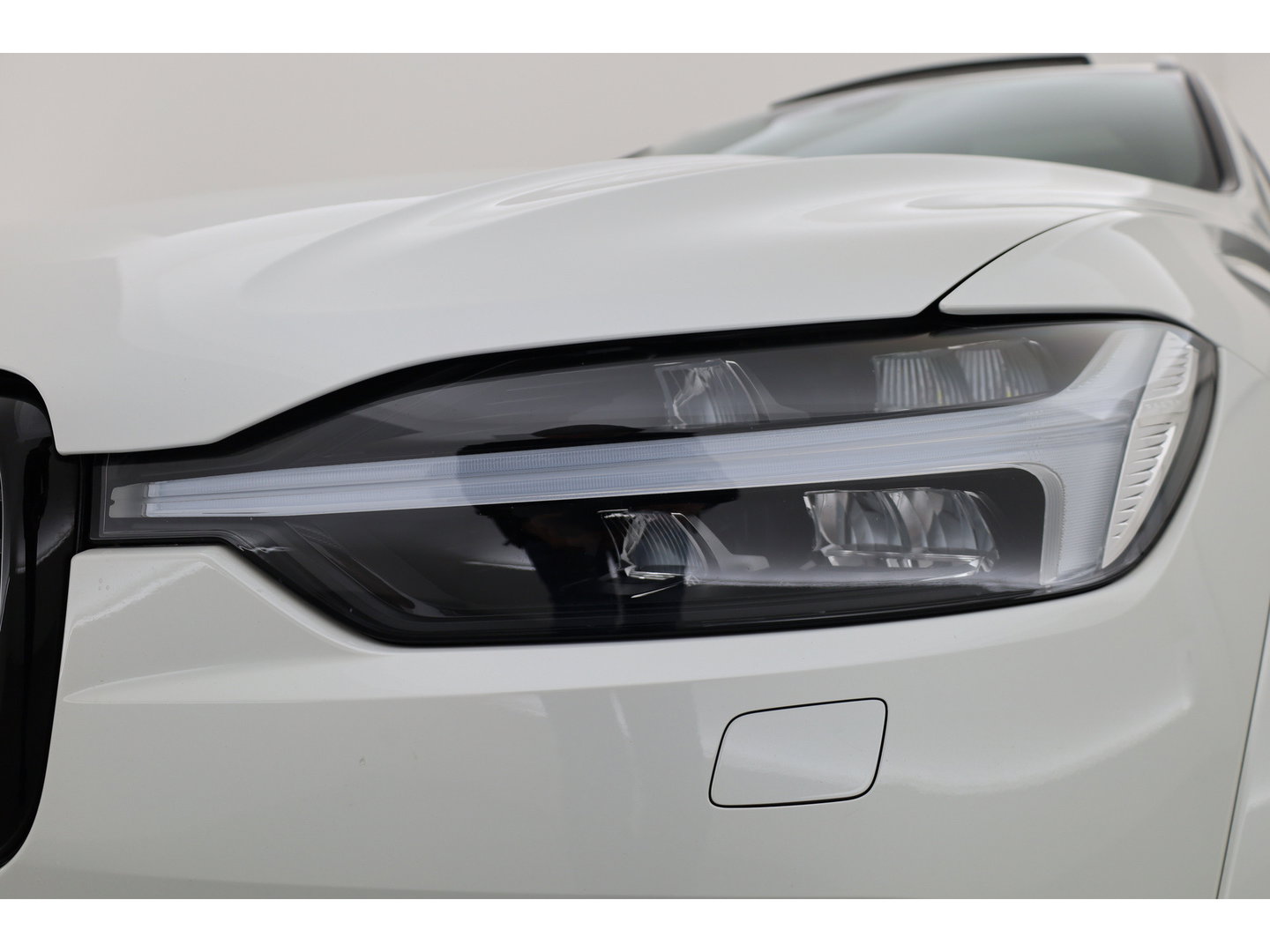 Volvo XC60 2.0 Recharge T6 AWD R-Design | Pano| H&K Audio | Blis | ACC | 360 Camera | Head up | stoel 4 & stuur verw. |